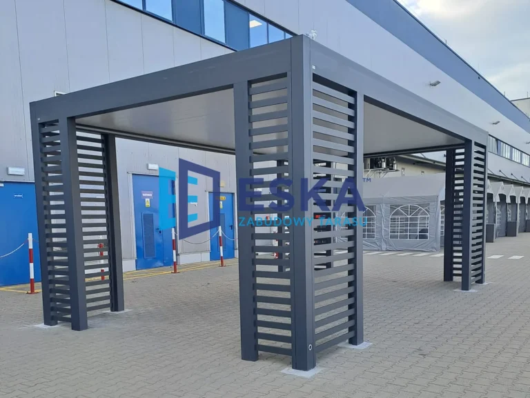 Aluminiowa pergola ogrodowa na parkingu przy magazynie w Ożarowie mazowieckim
