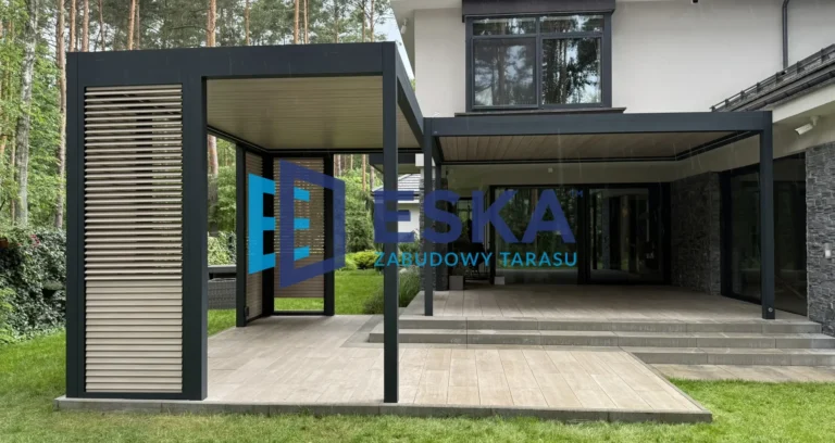 Nowoczesna aluminiowa pergola ogrodowa w Łomiankach