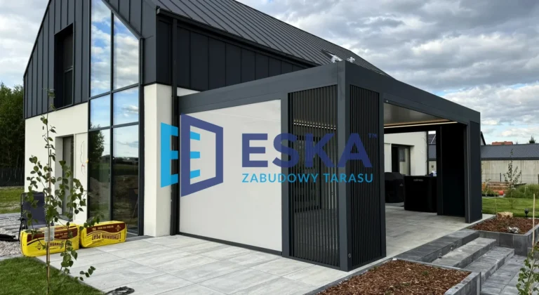 nowoczesna pergola ogrodowa w mnichowie w nowoczesnym domu w stylu stodoła