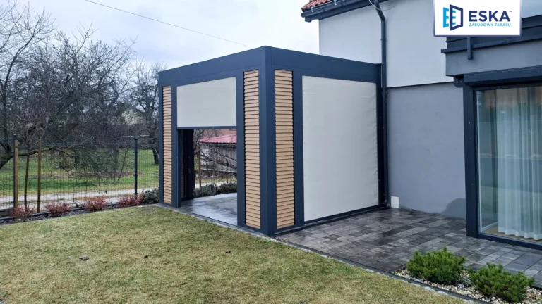 Kielce Dyminy pergola bioklimatyczna z lamelami WOOD i roletami ZIP ESKA Zabudowy Tarasu